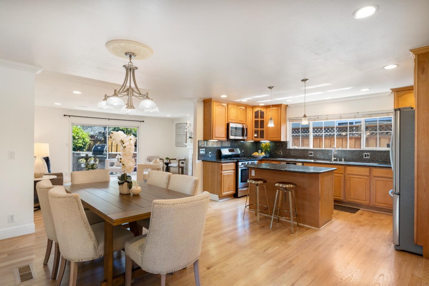 Detail Gallery Image 7 of 30 For 692 Menker Ave, San Jose,  CA 95128 - 3 Beds | 2 Baths