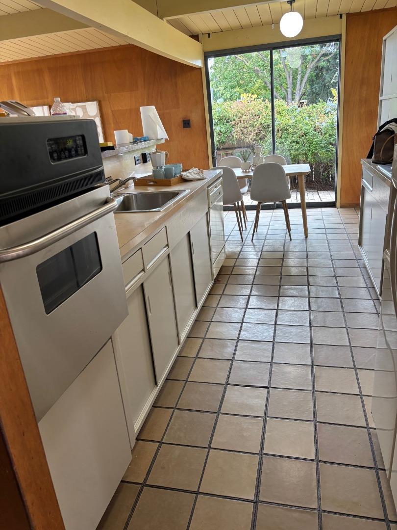 Detail Gallery Image 10 of 18 For 3946 Louis Rd, Palo Alto,  CA 94303 - 3 Beds | 2 Baths