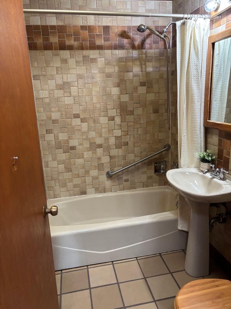 Detail Gallery Image 13 of 18 For 3946 Louis Rd, Palo Alto,  CA 94303 - 3 Beds | 2 Baths