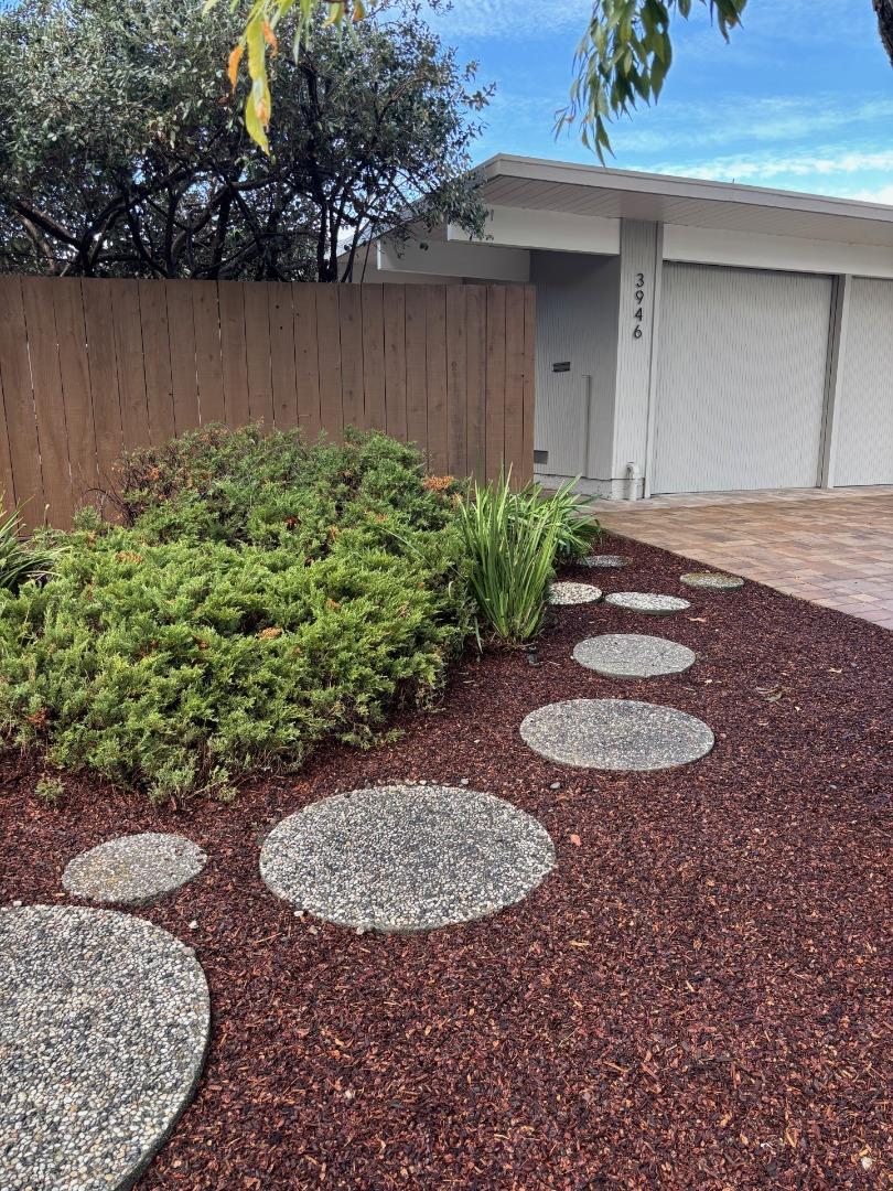 Detail Gallery Image 3 of 18 For 3946 Louis Rd, Palo Alto,  CA 94303 - 3 Beds | 2 Baths