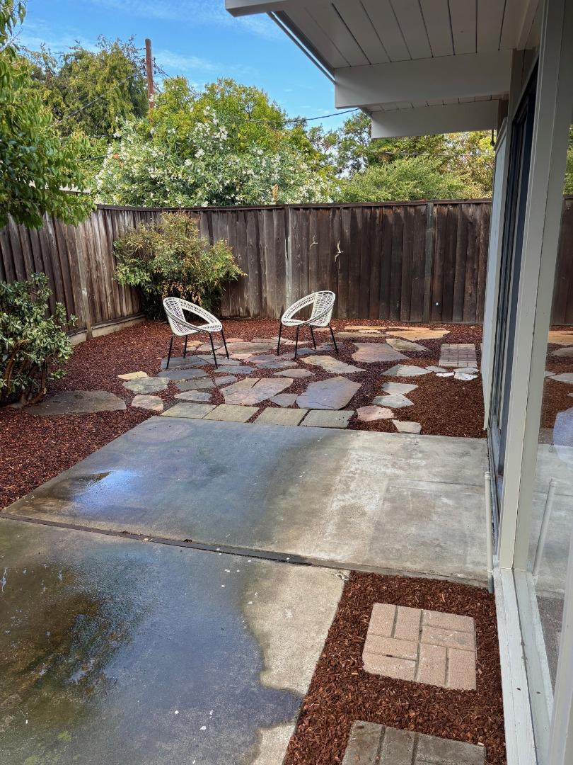 Detail Gallery Image 4 of 18 For 3946 Louis Rd, Palo Alto,  CA 94303 - 3 Beds | 2 Baths