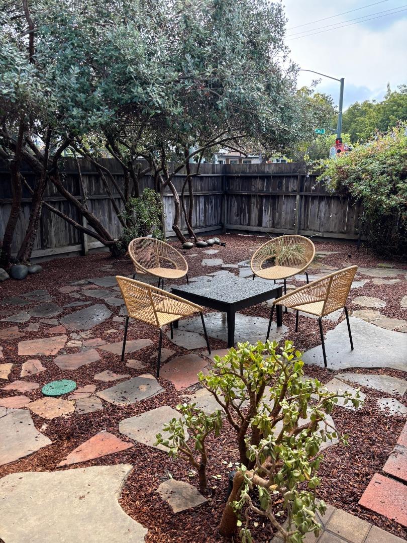 Detail Gallery Image 7 of 18 For 3946 Louis Rd, Palo Alto,  CA 94303 - 3 Beds | 2 Baths