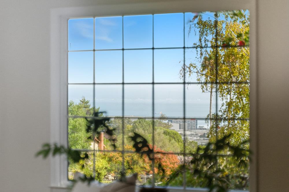 Detail Gallery Image 12 of 56 For 2955 Trousdale Dr, Burlingame,  CA 94010 - 4 Beds | 2 Baths