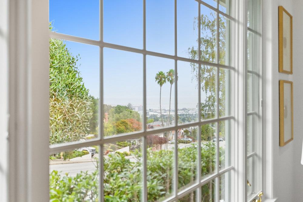 Detail Gallery Image 13 of 56 For 2955 Trousdale Dr, Burlingame,  CA 94010 - 4 Beds | 2 Baths