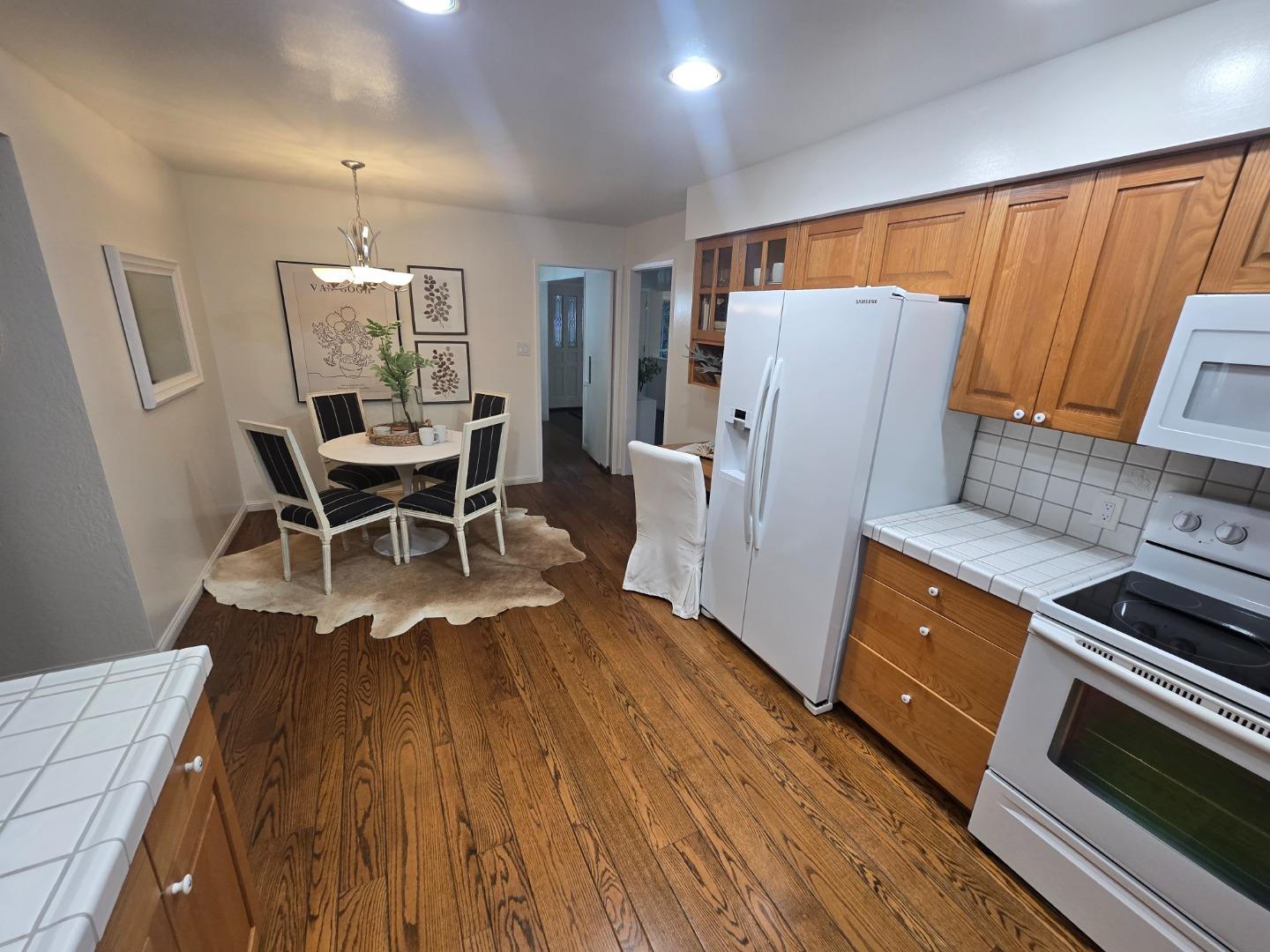 Detail Gallery Image 20 of 56 For 2955 Trousdale Dr, Burlingame,  CA 94010 - 4 Beds | 2 Baths