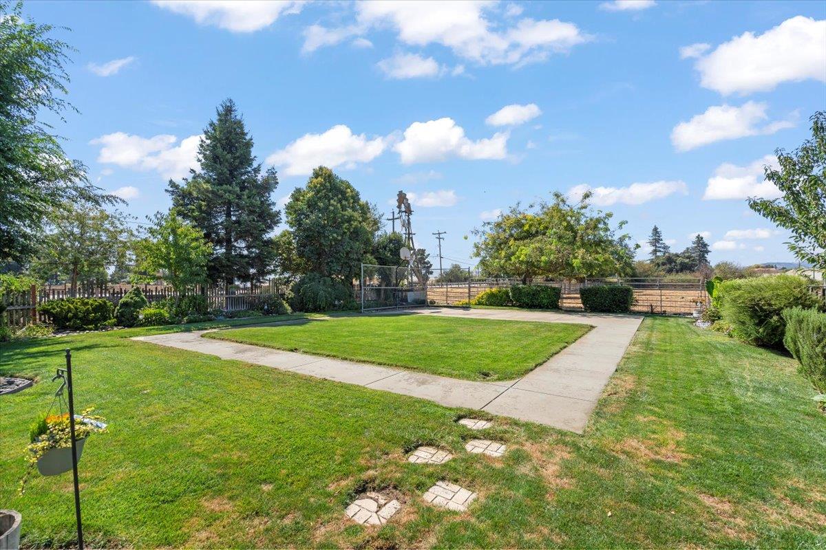 Detail Gallery Image 15 of 51 For 2675 Pacheco Pass Hwy, Gilroy,  CA 95020 - 4 Beds | 1 Baths