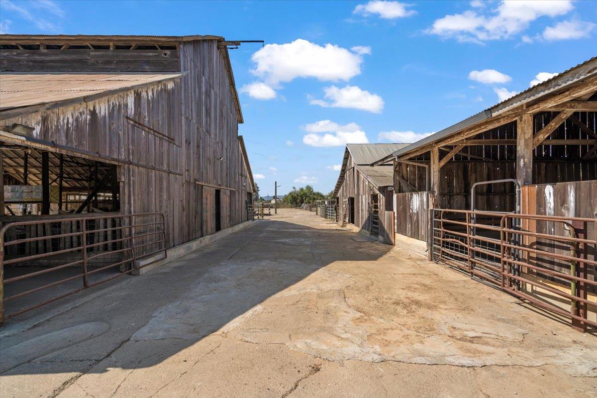 Detail Gallery Image 33 of 51 For 2675 Pacheco Pass Hwy, Gilroy,  CA 95020 - 4 Beds | 1 Baths