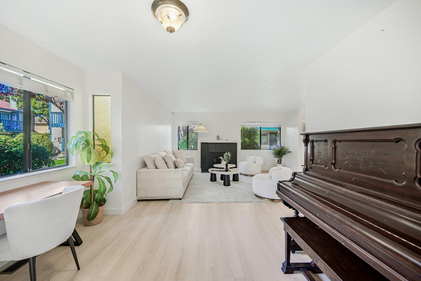 Detail Gallery Image 13 of 63 For 154 Granada Dr, Mountain View,  CA 94043 - 3 Beds | 2/1 Baths