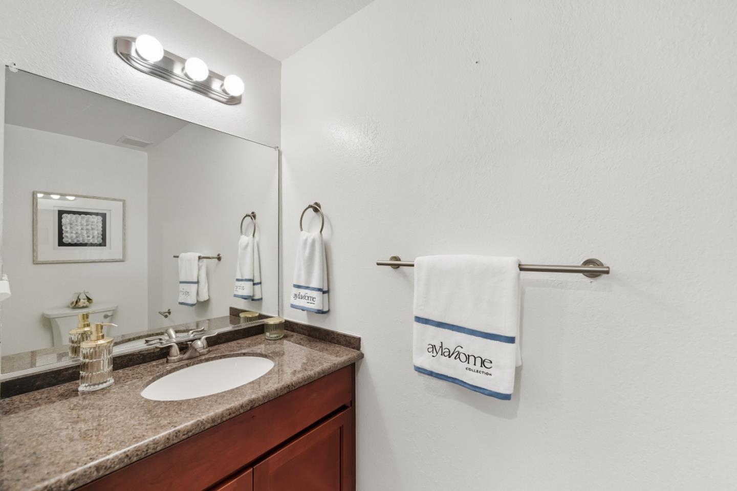 Detail Gallery Image 14 of 63 For 154 Granada Dr, Mountain View,  CA 94043 - 3 Beds | 2/1 Baths