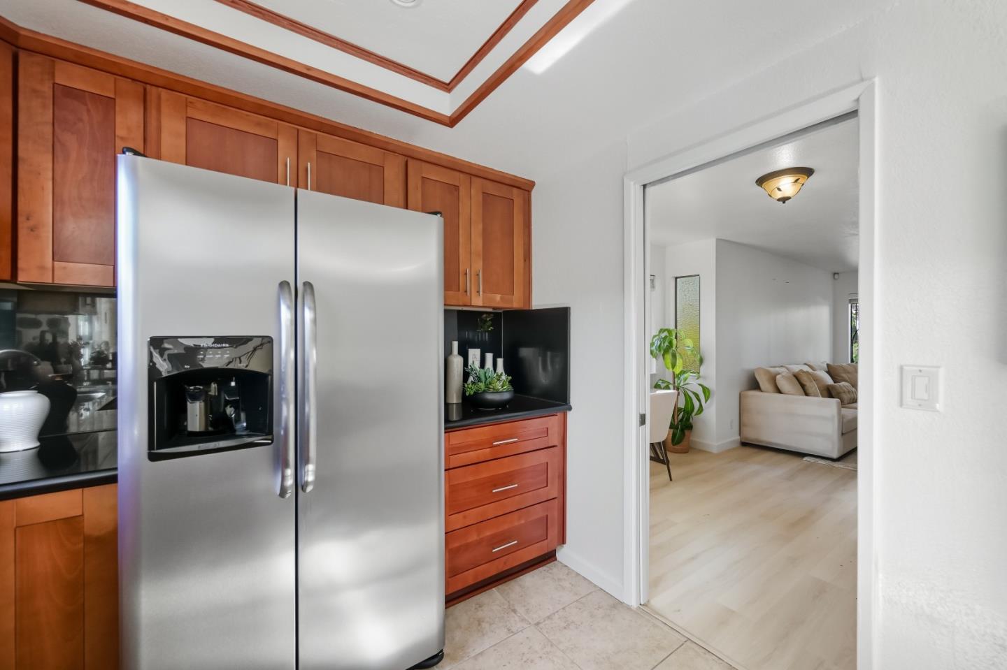 Detail Gallery Image 16 of 63 For 154 Granada Dr, Mountain View,  CA 94043 - 3 Beds | 2/1 Baths