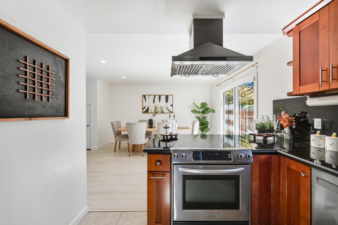 Detail Gallery Image 20 of 63 For 154 Granada Dr, Mountain View,  CA 94043 - 3 Beds | 2/1 Baths