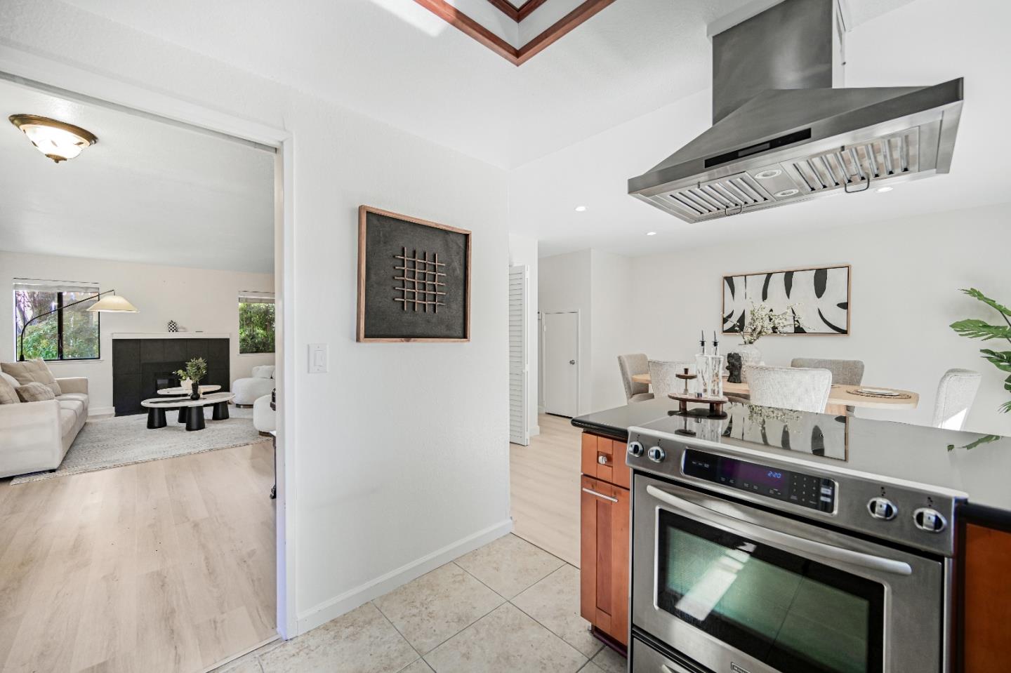 Detail Gallery Image 21 of 63 For 154 Granada Dr, Mountain View,  CA 94043 - 3 Beds | 2/1 Baths