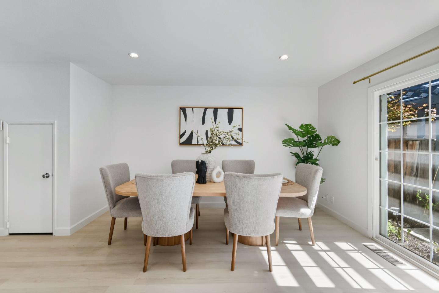 Detail Gallery Image 24 of 63 For 154 Granada Dr, Mountain View,  CA 94043 - 3 Beds | 2/1 Baths