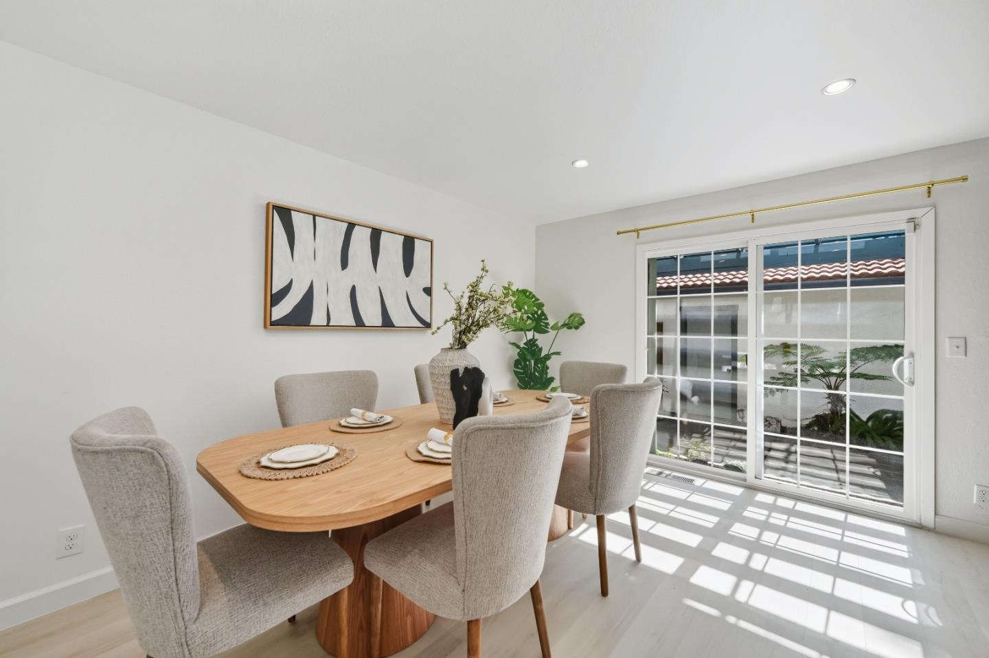 Detail Gallery Image 25 of 63 For 154 Granada Dr, Mountain View,  CA 94043 - 3 Beds | 2/1 Baths