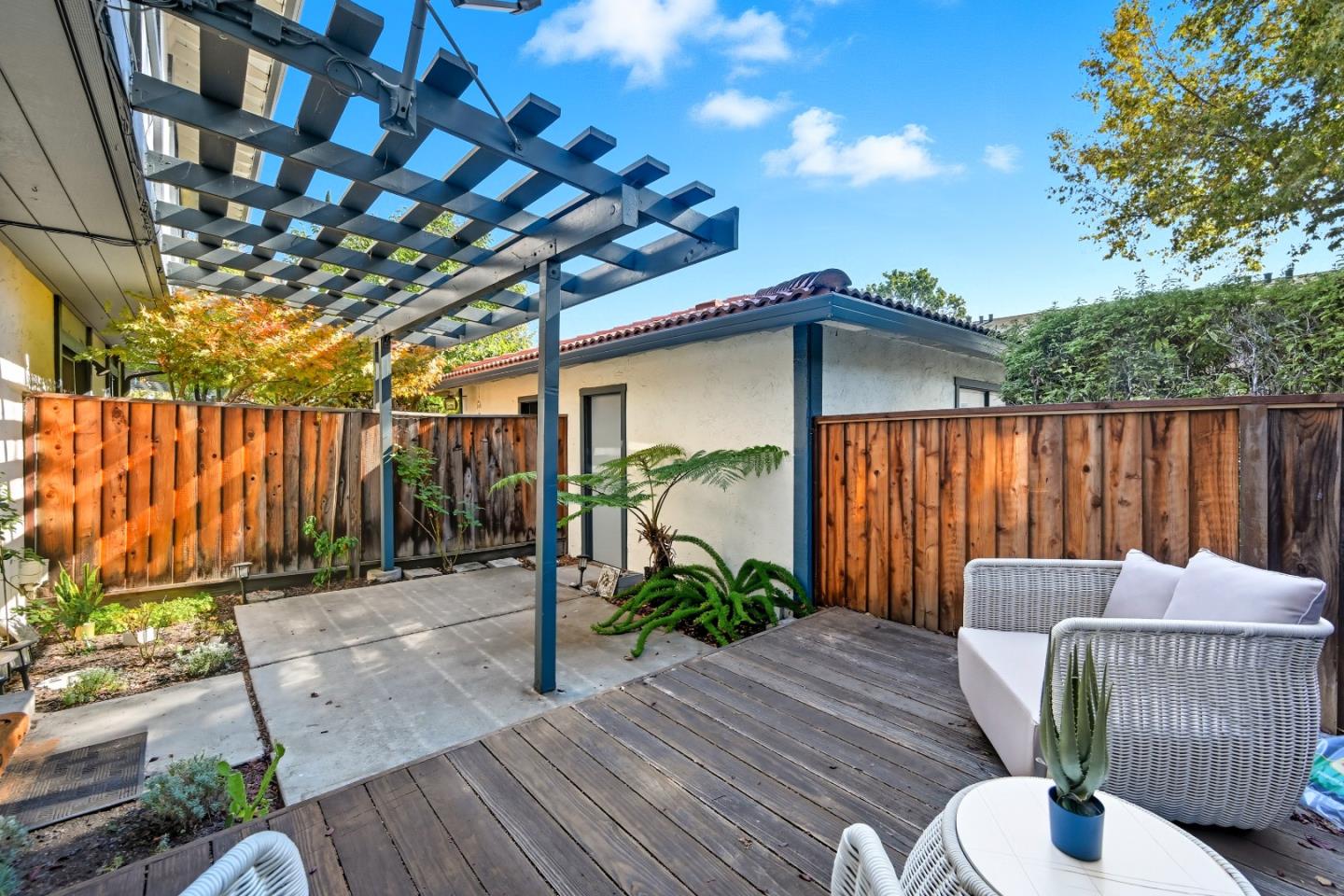 Detail Gallery Image 30 of 63 For 154 Granada Dr, Mountain View,  CA 94043 - 3 Beds | 2/1 Baths