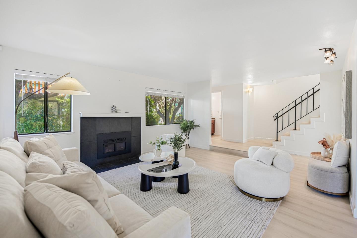 Detail Gallery Image 5 of 63 For 154 Granada Dr, Mountain View,  CA 94043 - 3 Beds | 2/1 Baths