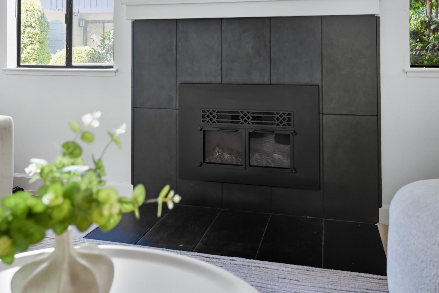 Detail Gallery Image 7 of 63 For 154 Granada Dr, Mountain View,  CA 94043 - 3 Beds | 2/1 Baths