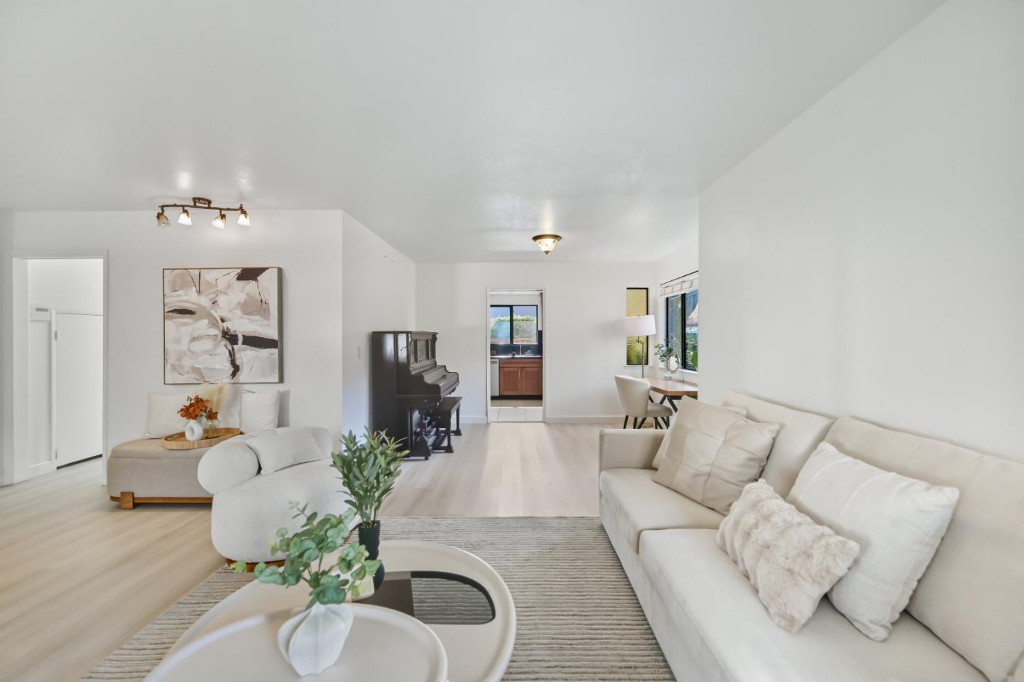 Detail Gallery Image 8 of 63 For 154 Granada Dr, Mountain View,  CA 94043 - 3 Beds | 2/1 Baths