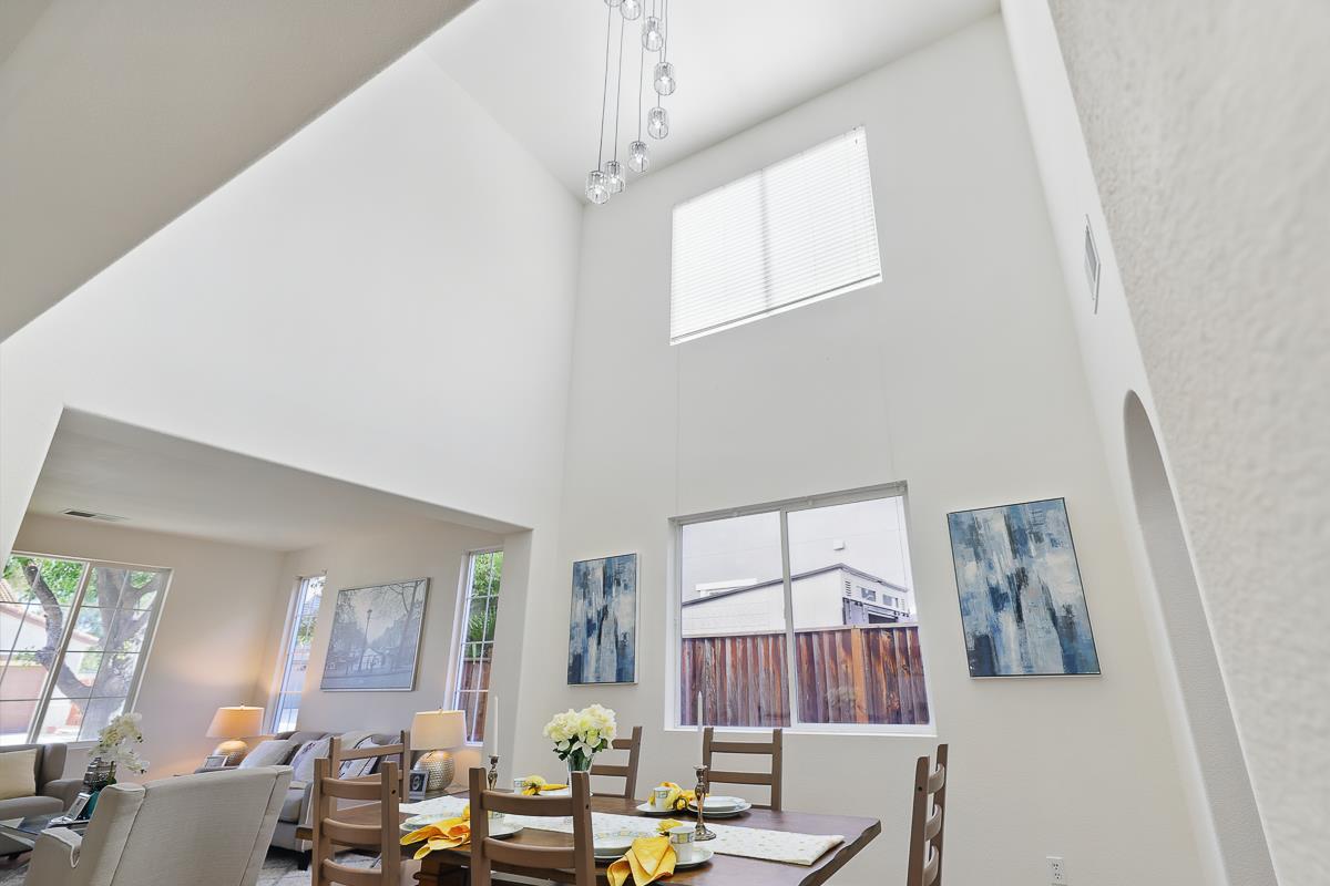 Detail Gallery Image 11 of 66 For 2342 Winchester Loop, Discovery Bay,  CA 94505 - 4 Beds | 3 Baths