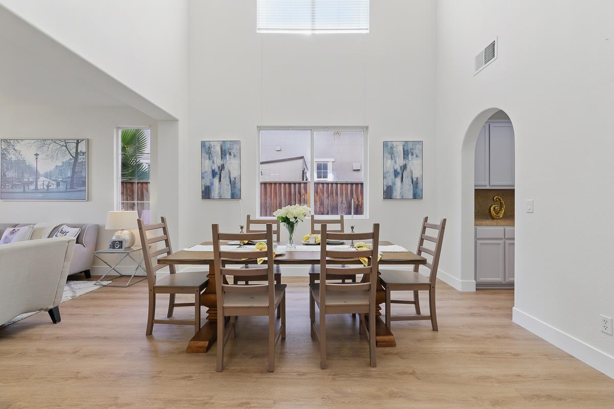 Detail Gallery Image 14 of 66 For 2342 Winchester Loop, Discovery Bay,  CA 94505 - 4 Beds | 3 Baths