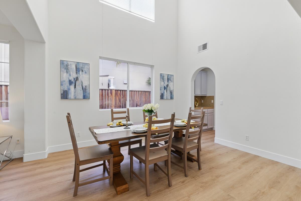 Detail Gallery Image 9 of 66 For 2342 Winchester Loop, Discovery Bay,  CA 94505 - 4 Beds | 3 Baths