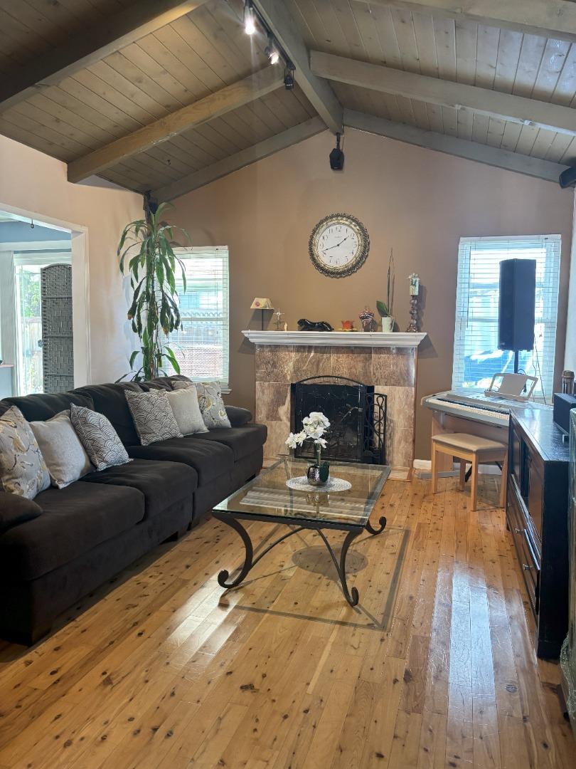 Front Image Thumbnail for ML82023504