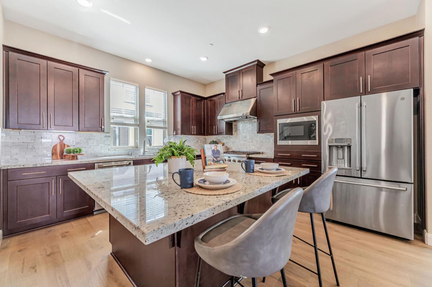 Detail Gallery Image 7 of 39 For 1610 Hidden Creek Ln, Milpitas,  CA 95035 - 4 Beds | 3/1 Baths