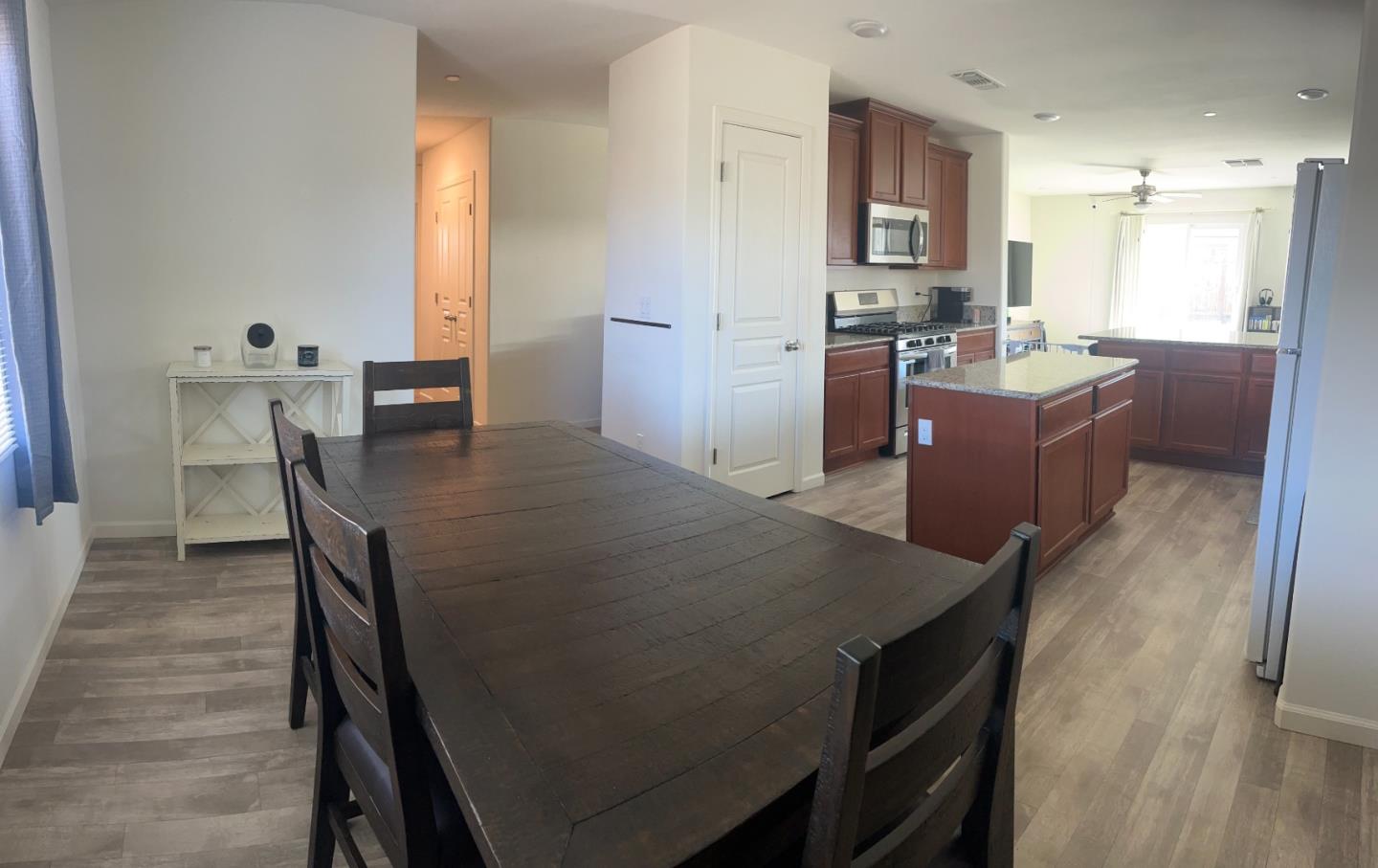 Detail Gallery Image 3 of 4 For 812 Reisling, Coalinga,  CA 93210 - 3 Beds | 2 Baths