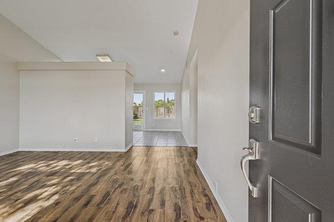 Detail Gallery Image 5 of 21 For 2240 Preston Ct, Hollister,  CA 95023 - 3 Beds | 2 Baths