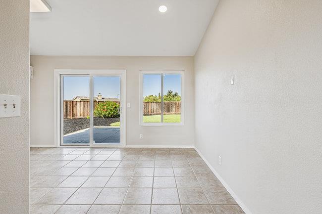 Detail Gallery Image 9 of 21 For 2240 Preston Ct, Hollister,  CA 95023 - 3 Beds | 2 Baths