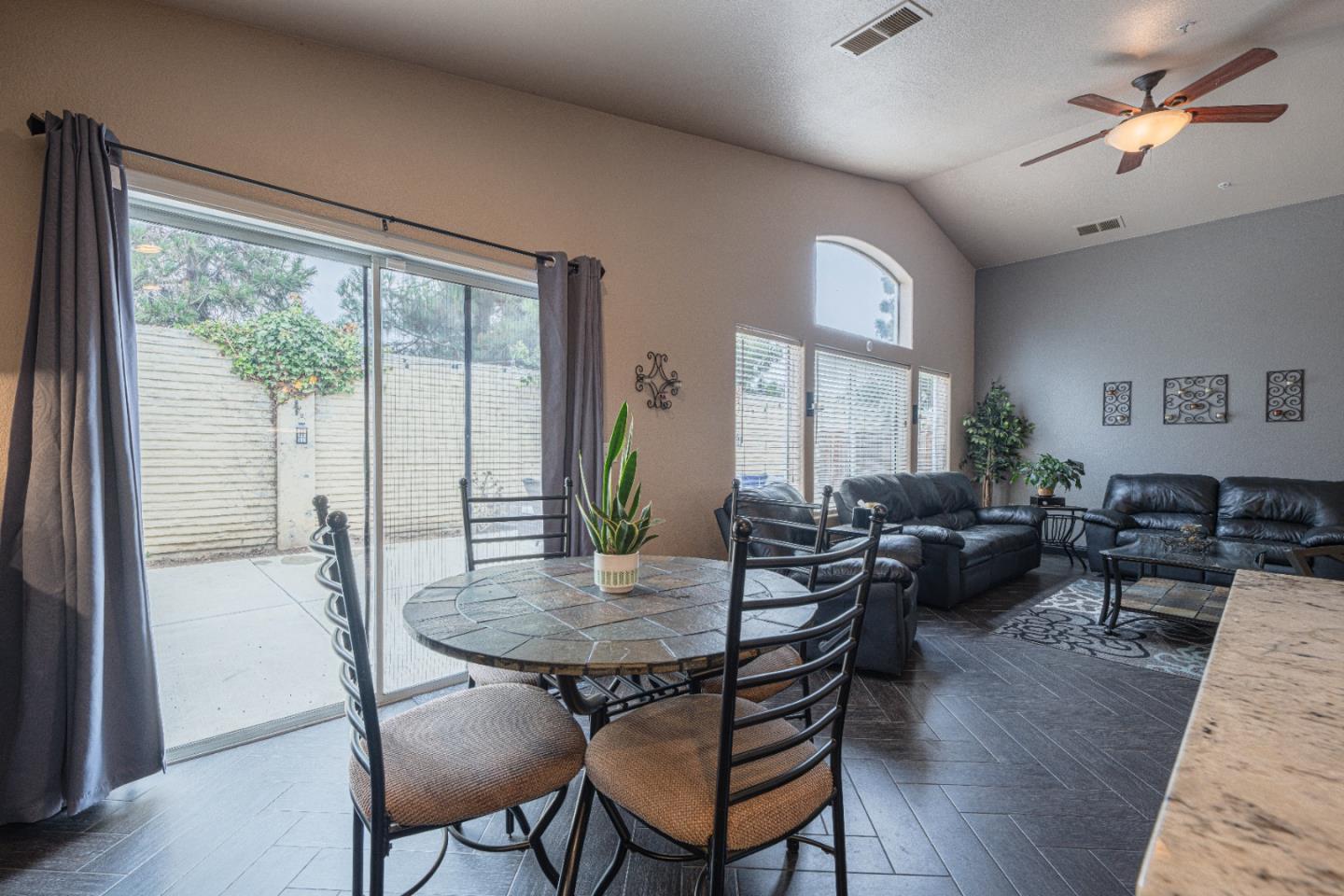 Detail Gallery Image 11 of 43 For 831 Cactus Ct, Salinas,  CA 93905 - 4 Beds | 2/1 Baths