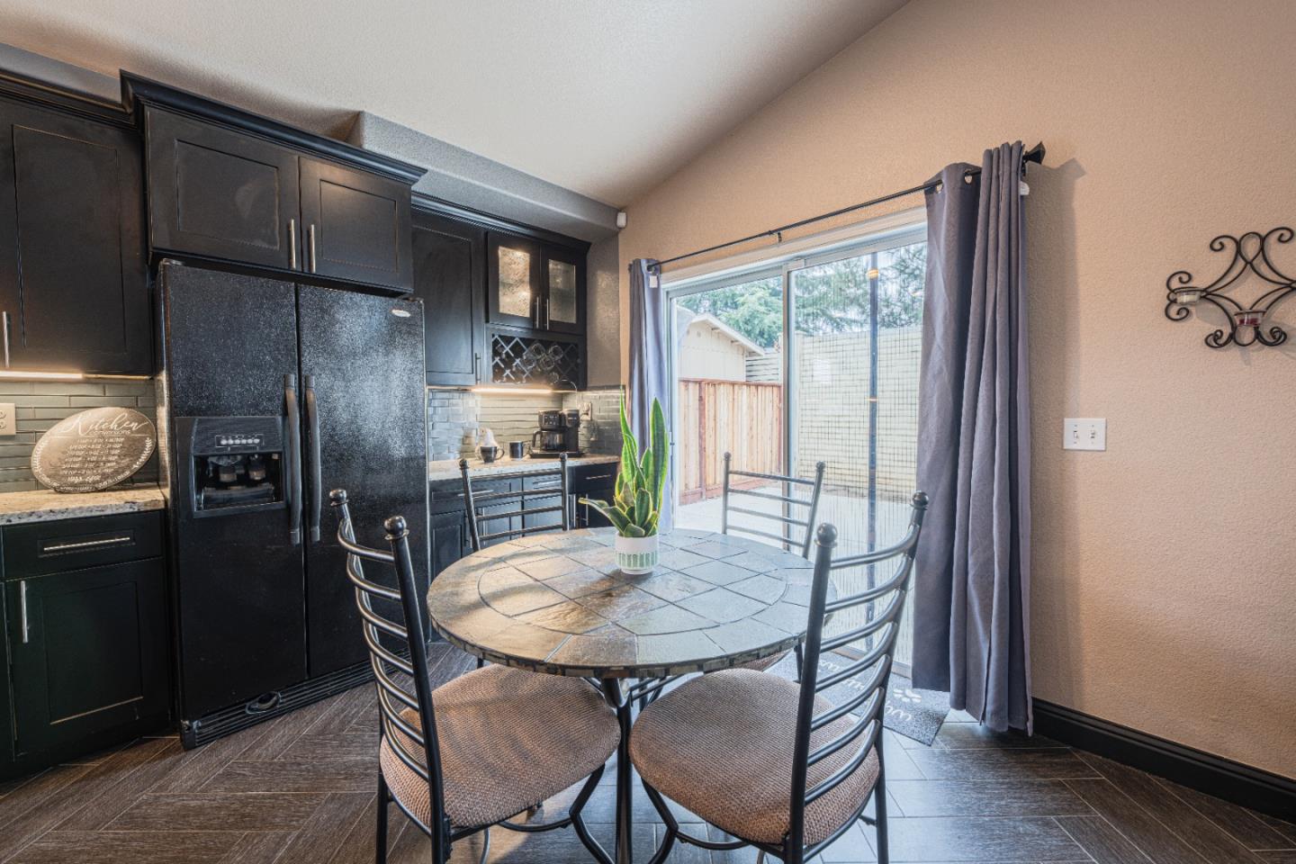Detail Gallery Image 12 of 43 For 831 Cactus Ct, Salinas,  CA 93905 - 4 Beds | 2/1 Baths