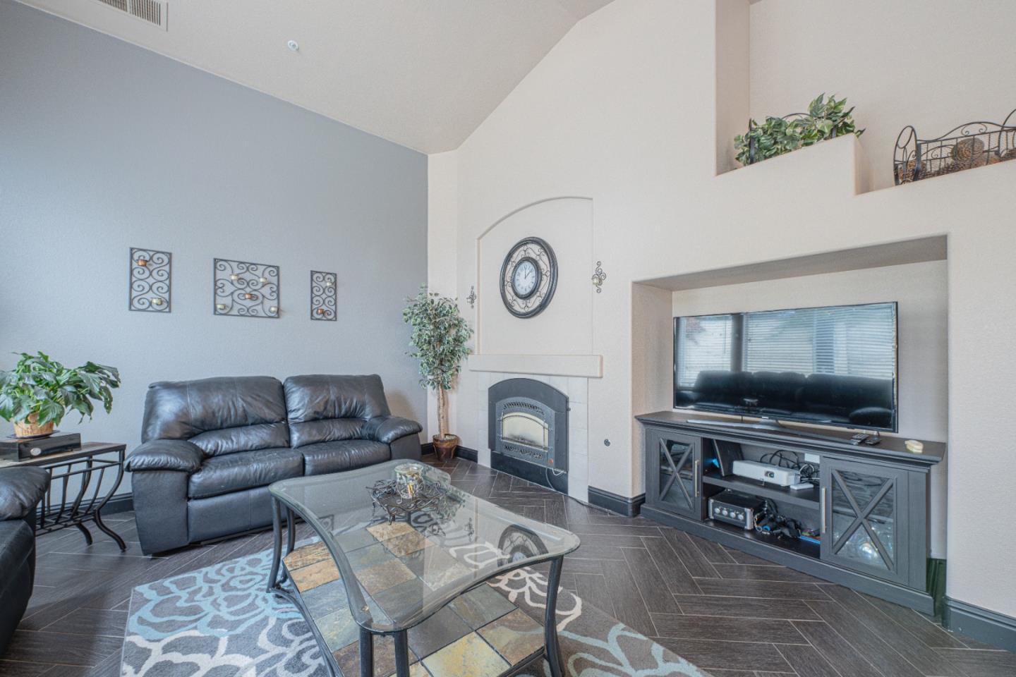 Detail Gallery Image 18 of 43 For 831 Cactus Ct, Salinas,  CA 93905 - 4 Beds | 2/1 Baths