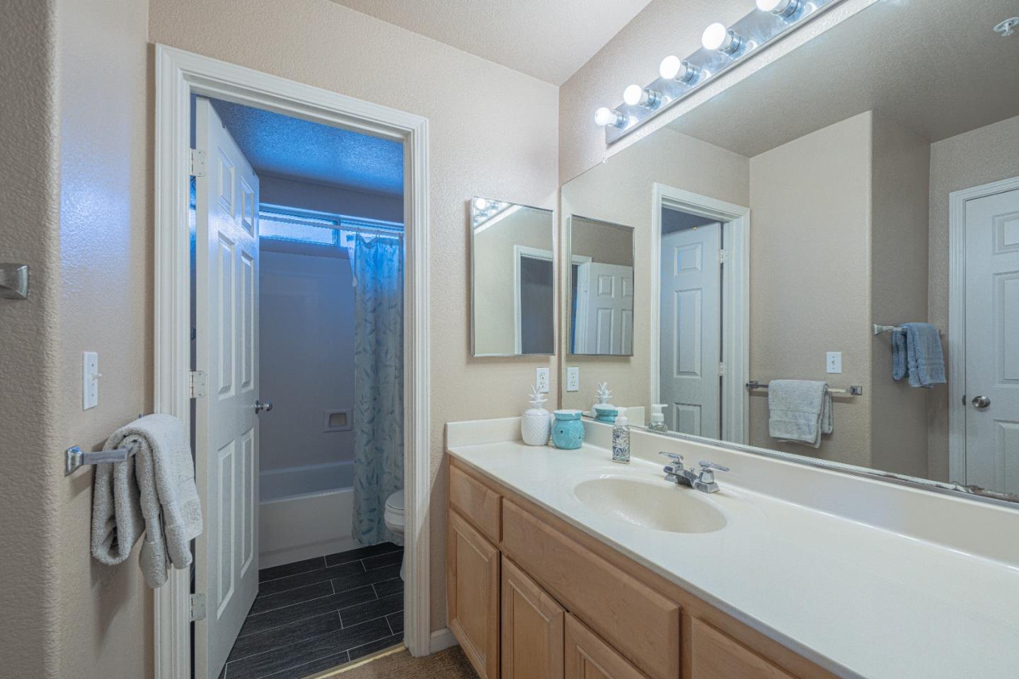 Detail Gallery Image 32 of 43 For 831 Cactus Ct, Salinas,  CA 93905 - 4 Beds | 2/1 Baths