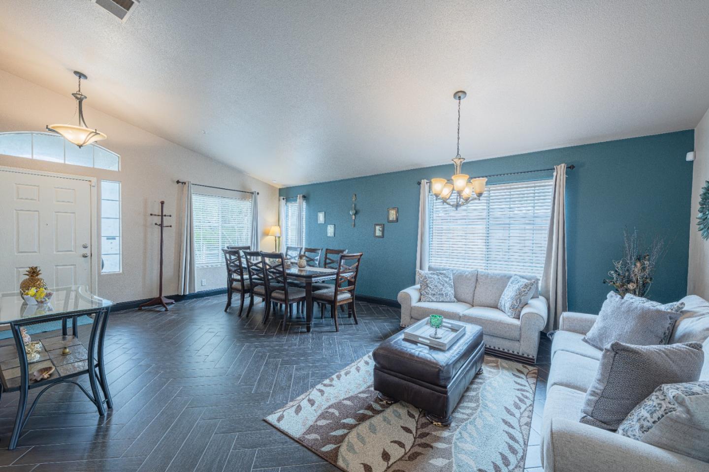 Detail Gallery Image 5 of 43 For 831 Cactus Ct, Salinas,  CA 93905 - 4 Beds | 2/1 Baths