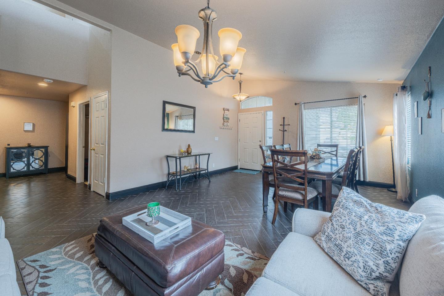 Detail Gallery Image 6 of 43 For 831 Cactus Ct, Salinas,  CA 93905 - 4 Beds | 2/1 Baths