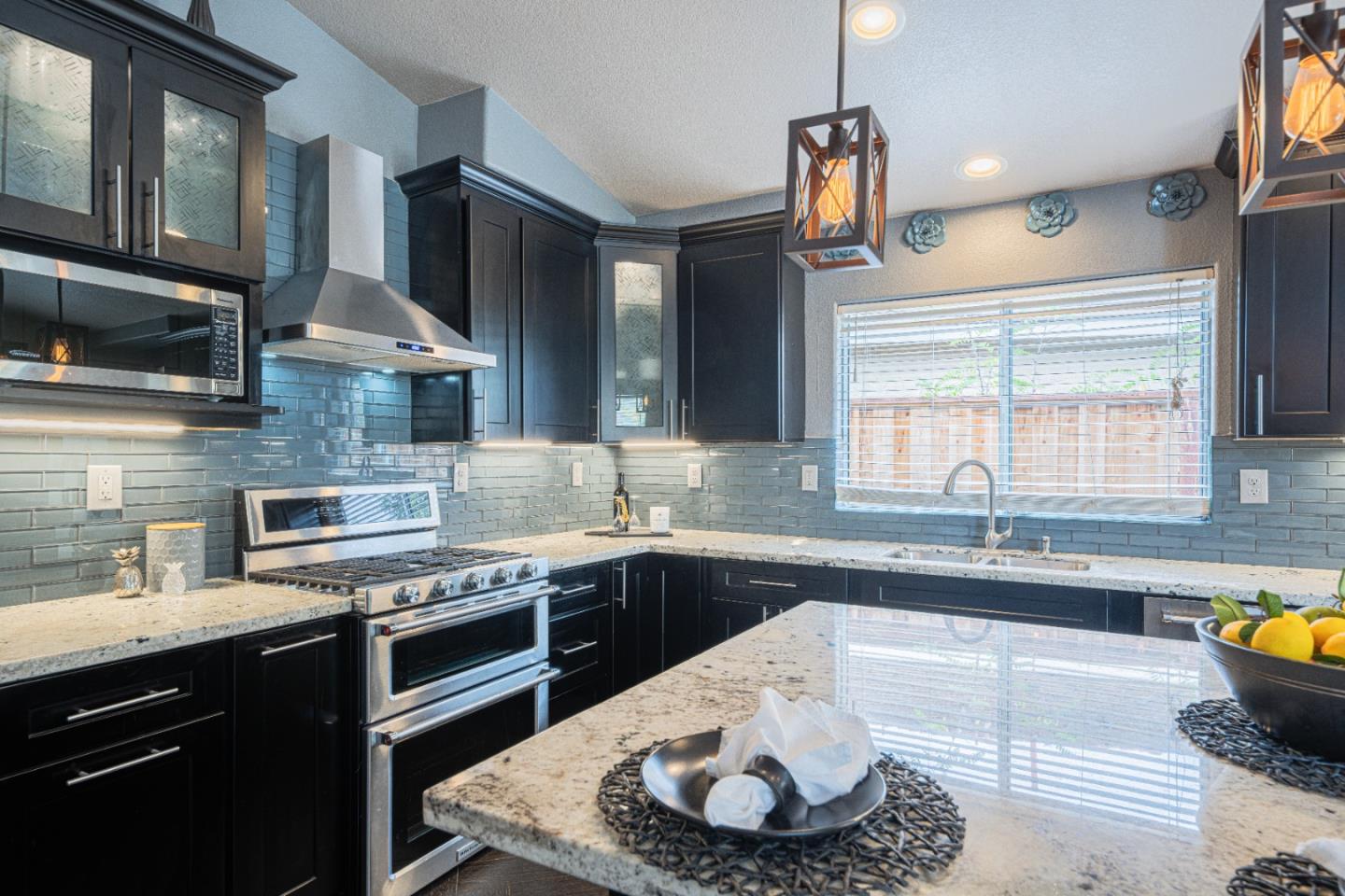 Detail Gallery Image 8 of 43 For 831 Cactus Ct, Salinas,  CA 93905 - 4 Beds | 2/1 Baths