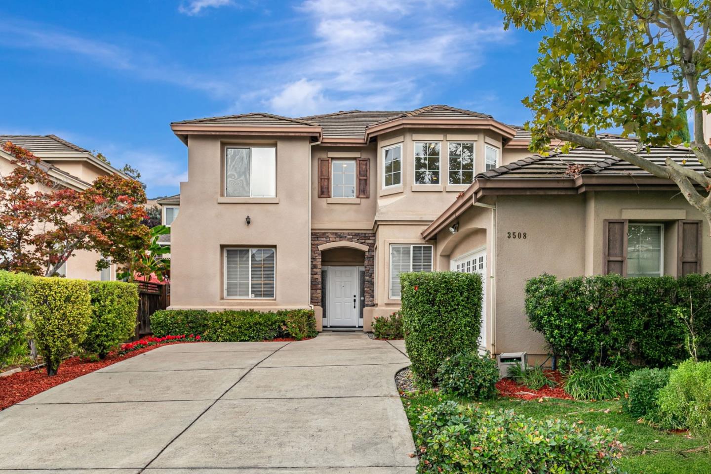 Detail Gallery Image 2 of 40 For 3508 Casabella Ct, San Jose,  CA 95148 - 5 Beds | 3 Baths