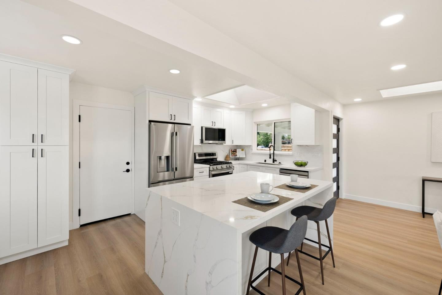 Detail Gallery Image 9 of 48 For 2090 Elmgrove Ln, San Jose,  CA 95130 - 4 Beds | 3 Baths