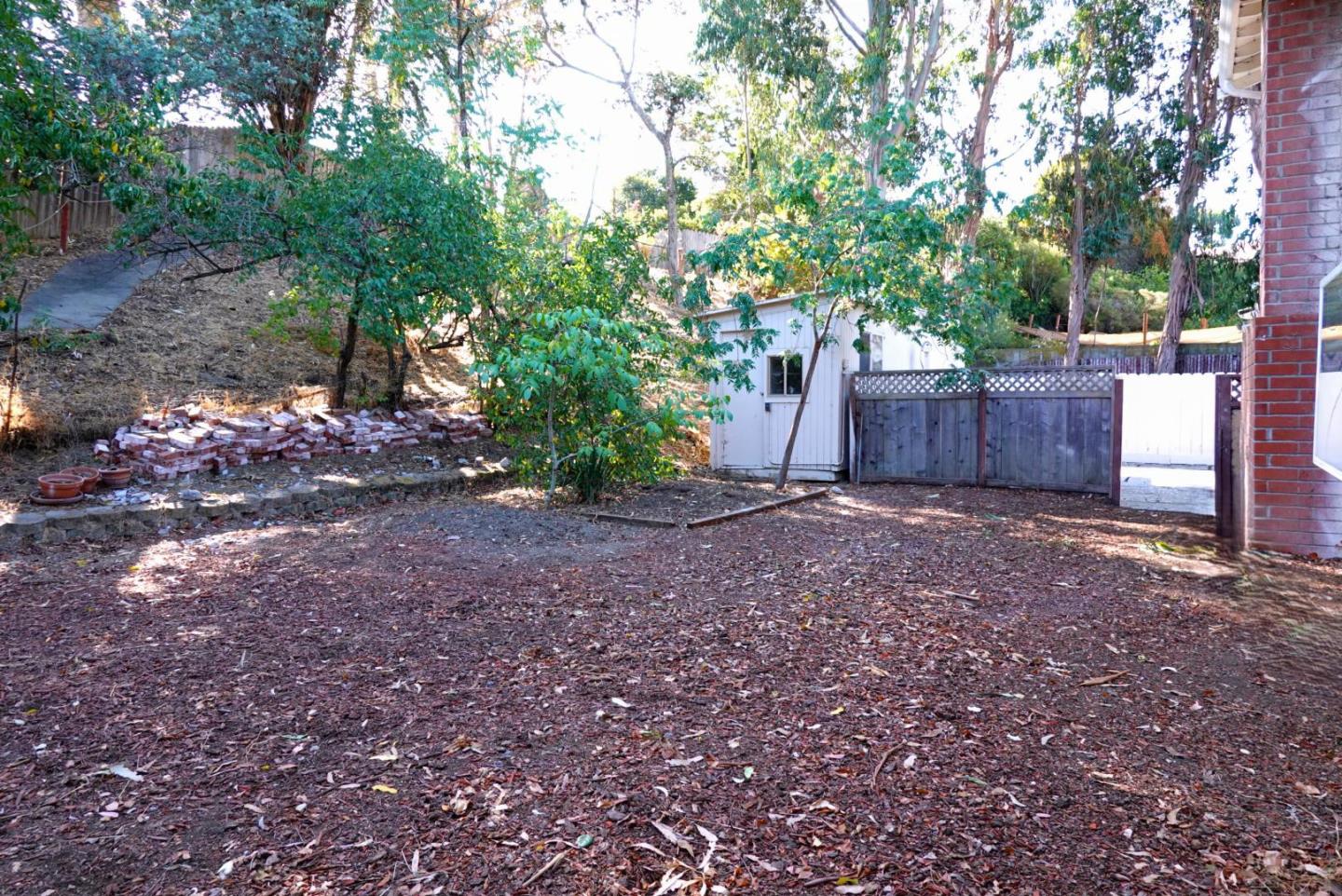 Detail Gallery Image 19 of 21 For 2585 Moraga Dr, Pinole,  CA 94564 - 4 Beds | 2/1 Baths