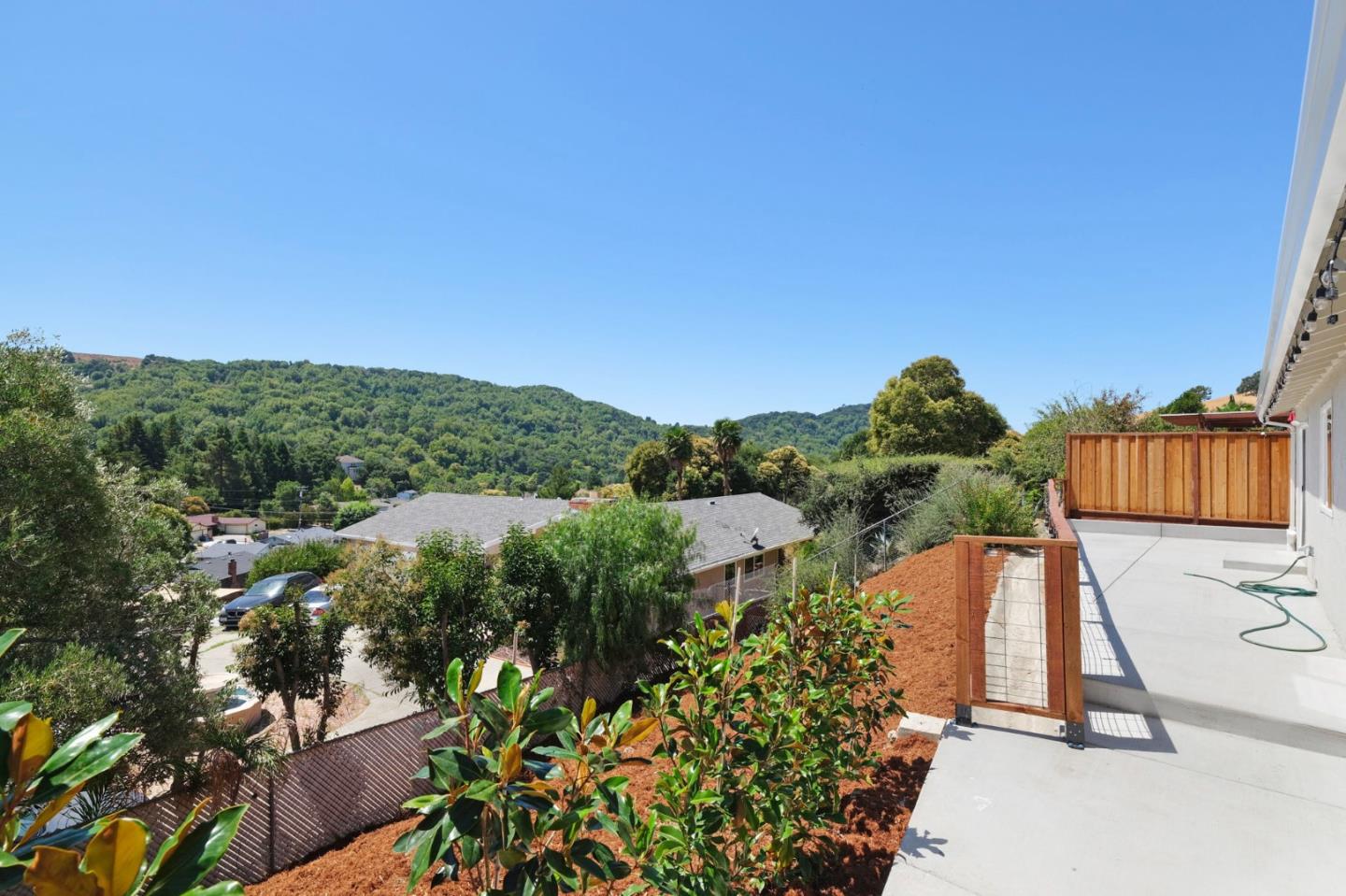 Detail Gallery Image 4 of 26 For 2632 Wright Ave, Pinole,  CA 94564 - 3 Beds | 2 Baths