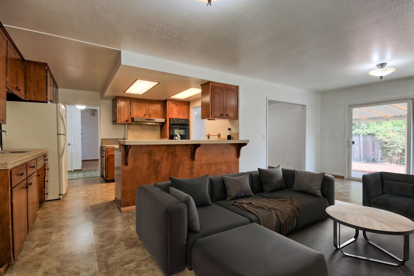 Detail Gallery Image 5 of 23 For 1111 Santa Fe Way, Salinas,  CA 93901 - 4 Beds | 2 Baths