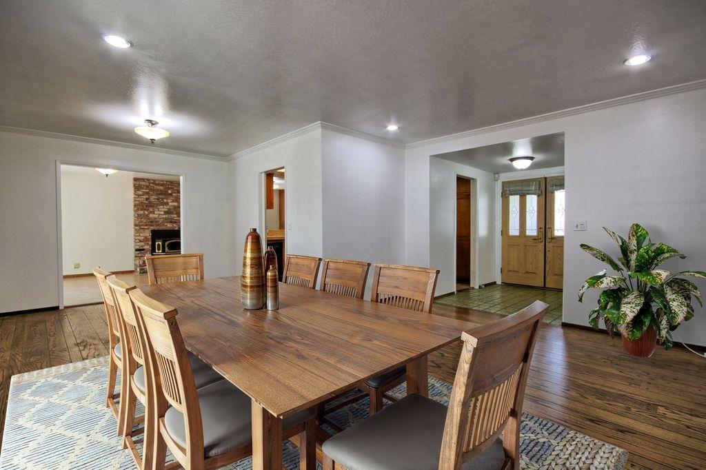 Detail Gallery Image 7 of 23 For 1111 Santa Fe Way, Salinas,  CA 93901 - 4 Beds | 2 Baths