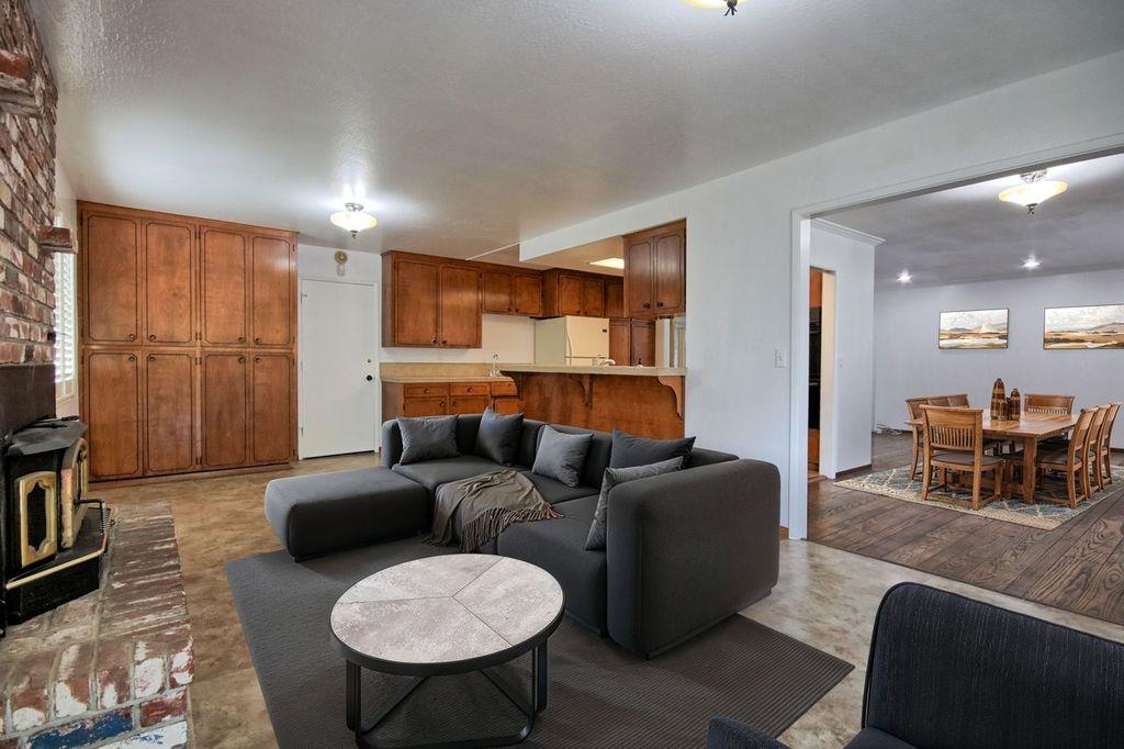 Detail Gallery Image 8 of 23 For 1111 Santa Fe Way, Salinas,  CA 93901 - 4 Beds | 2 Baths