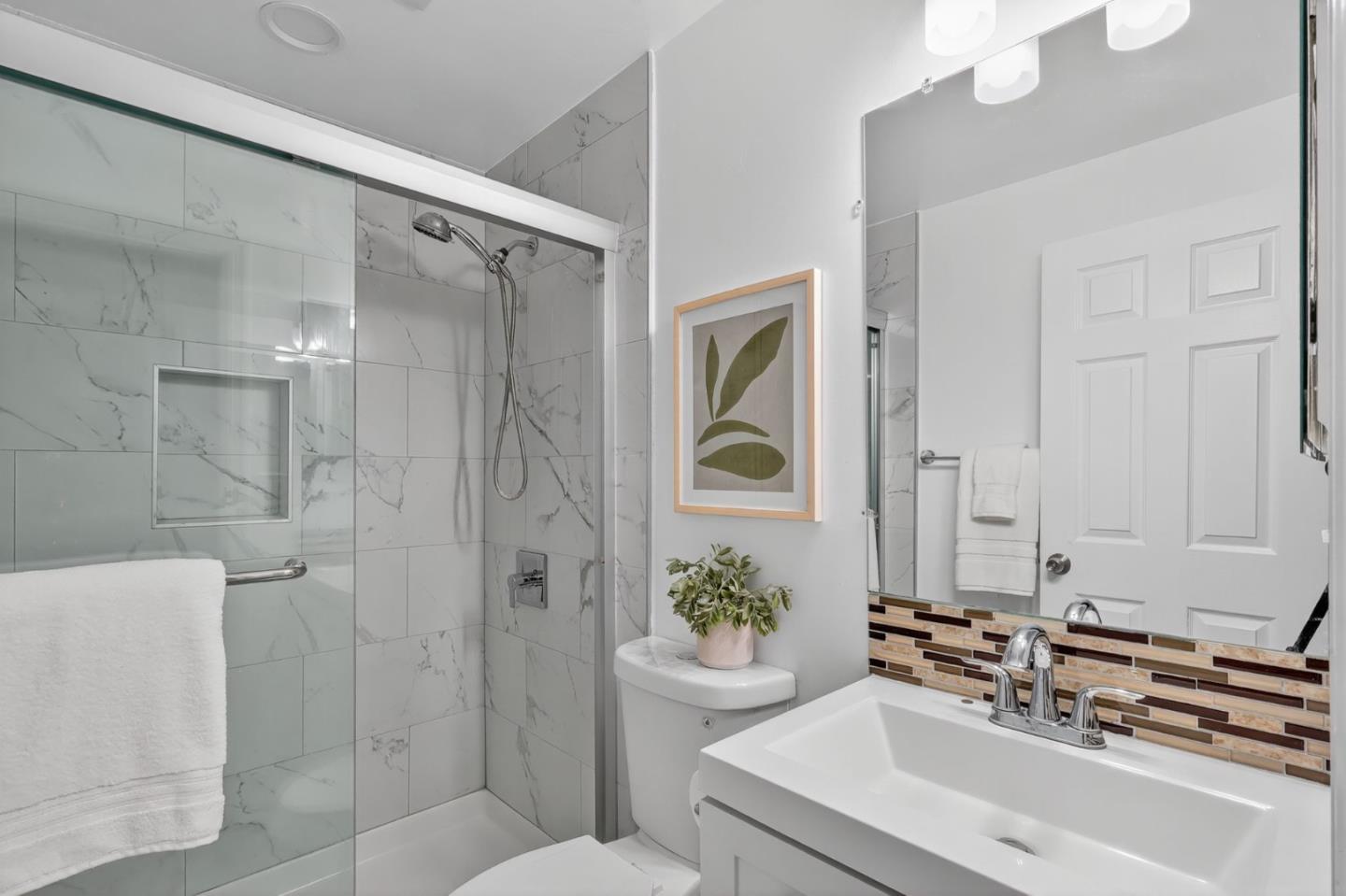 Detail Gallery Image 14 of 28 For 774 River View Dr, San Jose,  CA 95111 - 4 Beds | 3 Baths