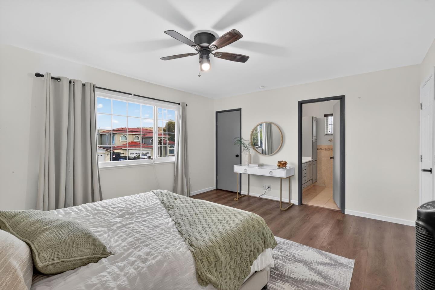 Detail Gallery Image 15 of 28 For 774 River View Dr, San Jose,  CA 95111 - 4 Beds | 3 Baths