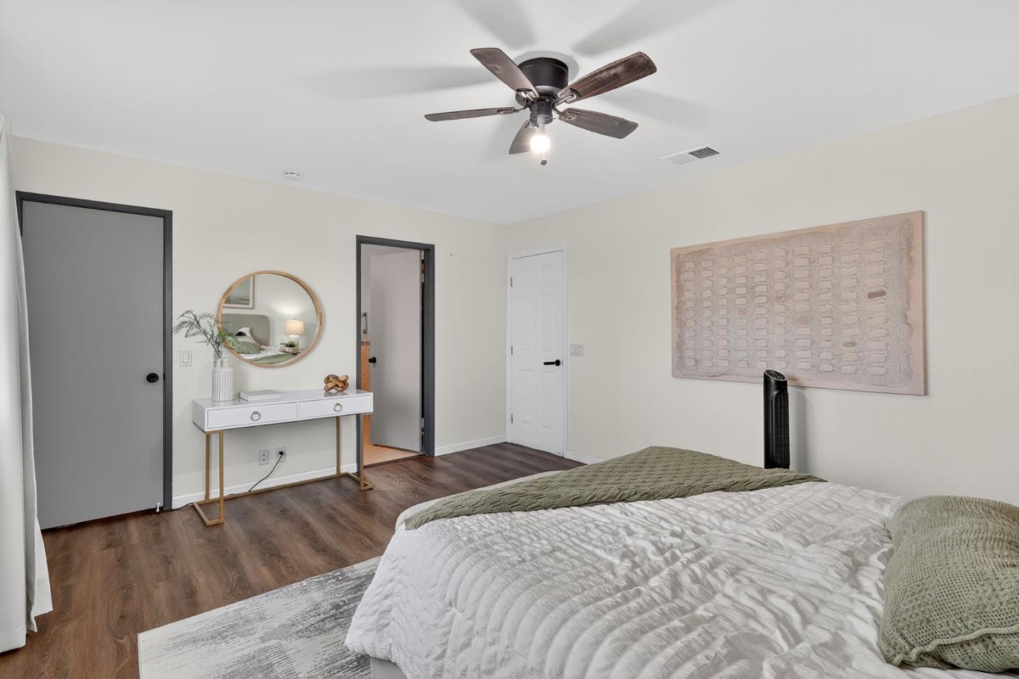 Detail Gallery Image 16 of 28 For 774 River View Dr, San Jose,  CA 95111 - 4 Beds | 3 Baths