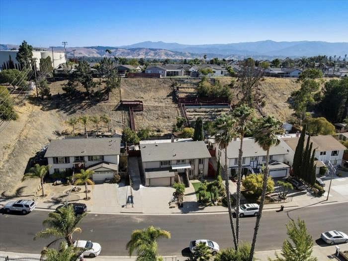 Detail Gallery Image 28 of 28 For 774 River View Dr, San Jose,  CA 95111 - 4 Beds | 3 Baths