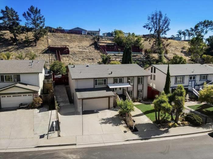 Detail Gallery Image 3 of 28 For 774 River View Dr, San Jose,  CA 95111 - 4 Beds | 3 Baths