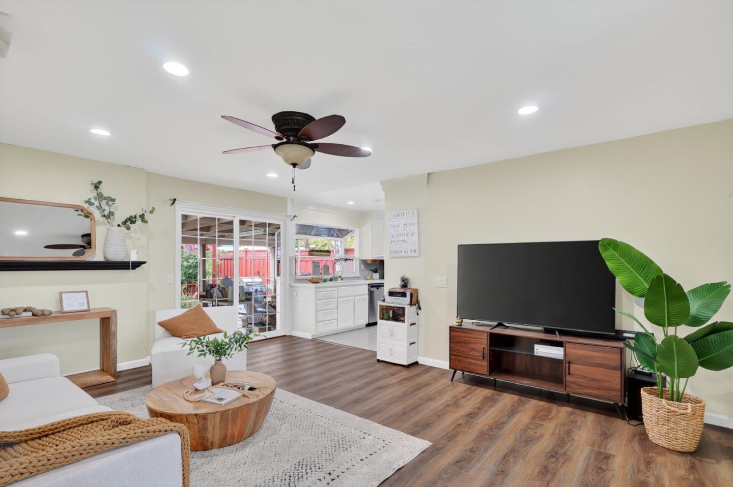 Detail Gallery Image 5 of 28 For 774 River View Dr, San Jose,  CA 95111 - 4 Beds | 3 Baths